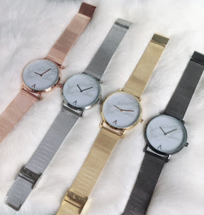 Quartz watch with wire mesh watch