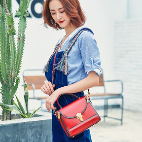 Fashion doctor's bag is retro and versatile