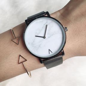 Quartz watch with wire mesh watch