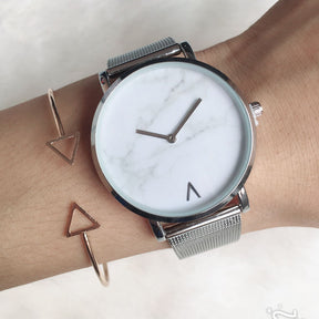 Quartz watch with wire mesh watch