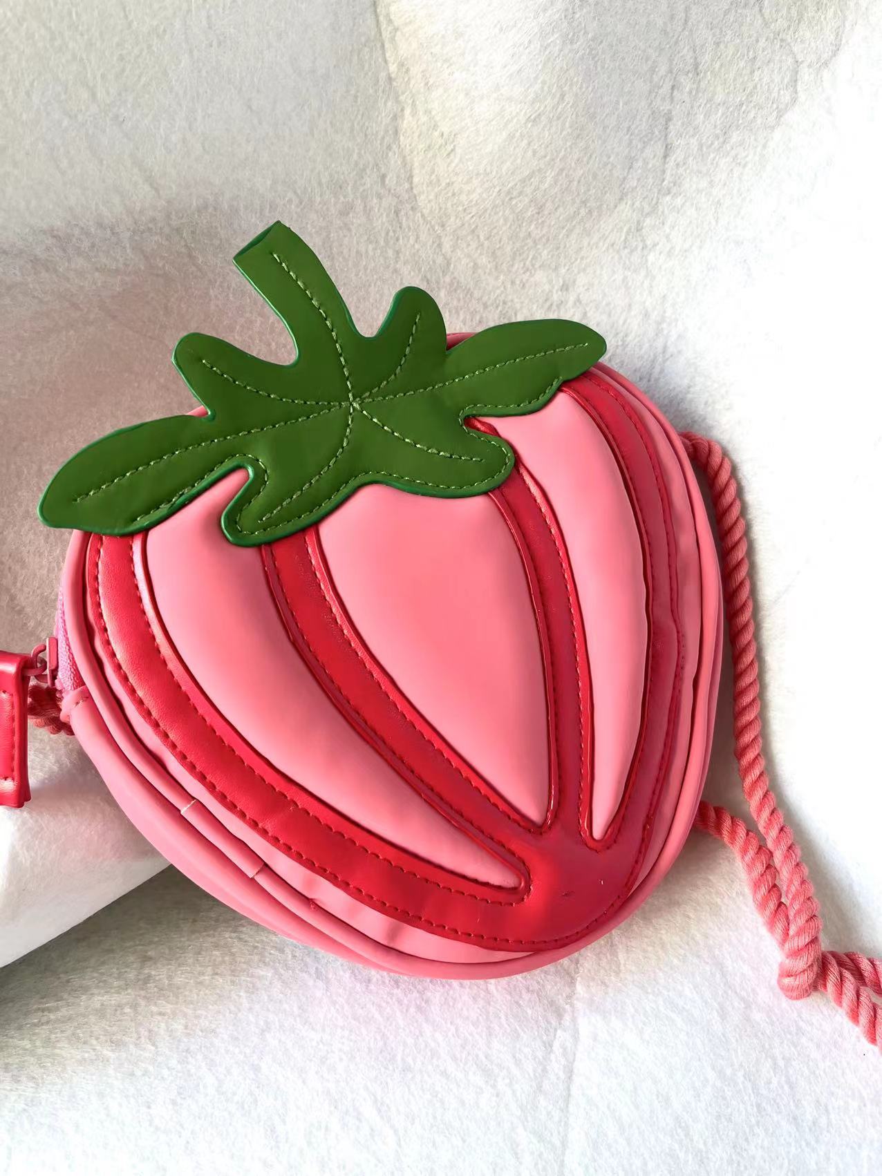 New Cute Three-dimensional Strawberry Shoulder Bag